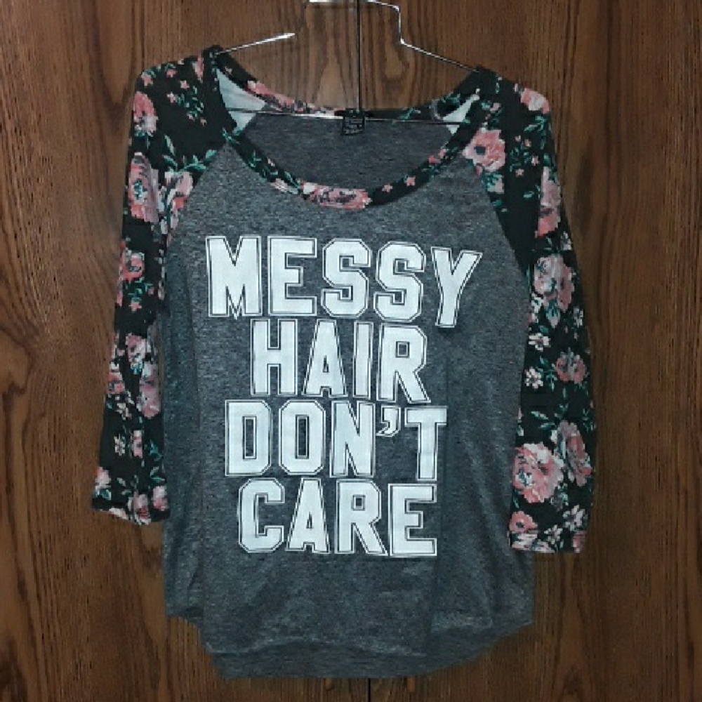 Rue21 Gray Scoop Neck 3/4 Sleeve Graphic Tee